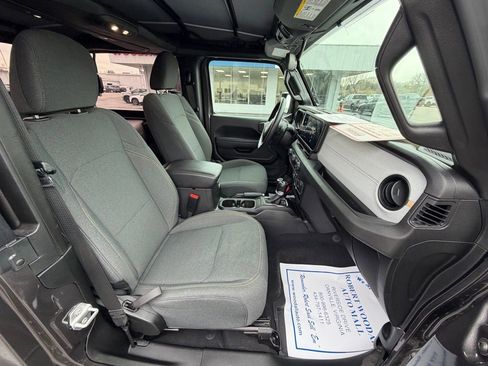 Used 2025 Jeep Wrangler Sport image 11