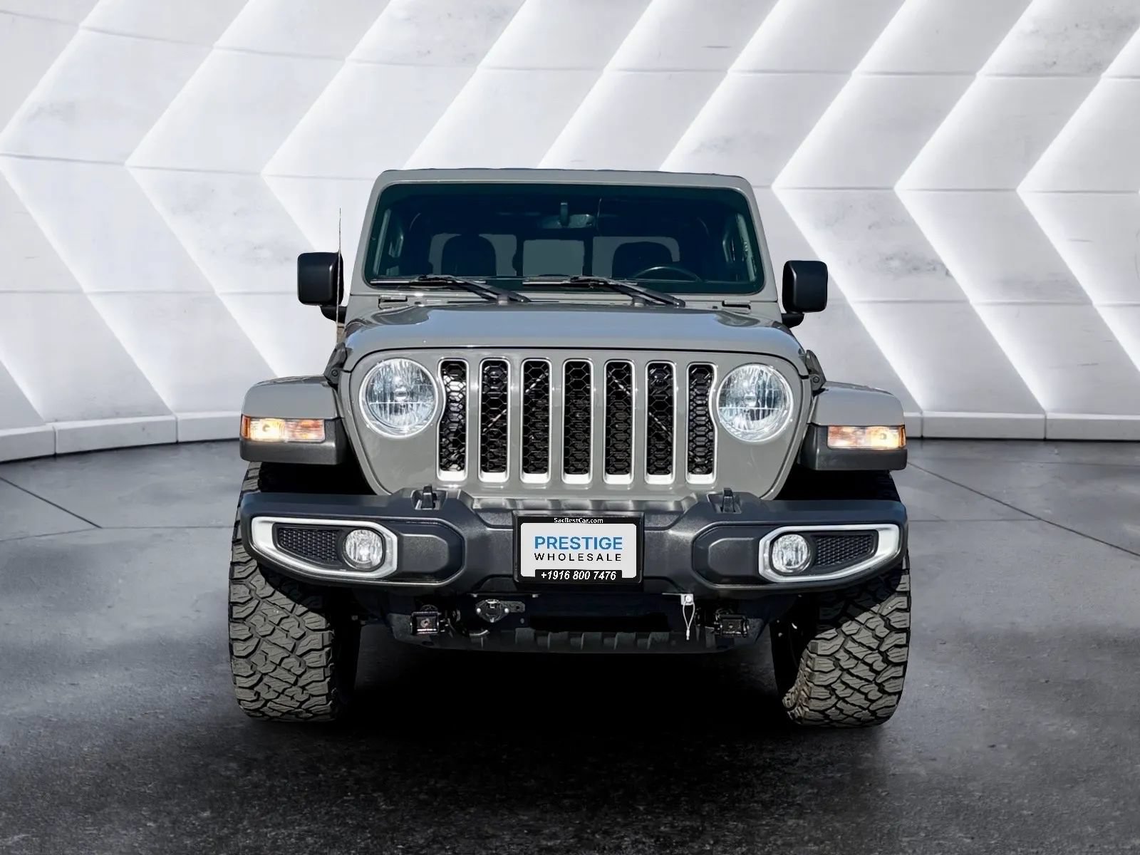 Used 2020 Jeep Gladiator Overland AWD/4WD image 2