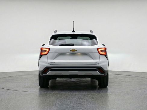 Used 2025 Chevrolet Trax LT w/ LT Convenience Package FWD image 7