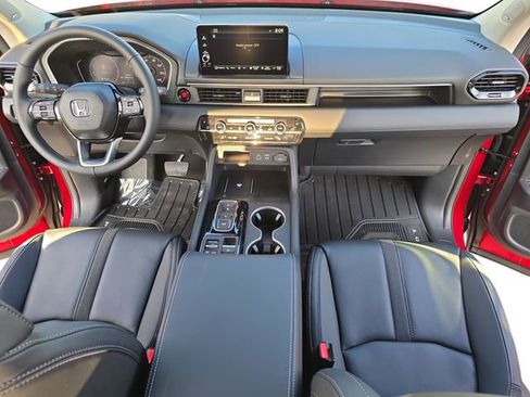 New 2025 Honda Pilot Touring image 9