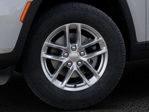 New 2026 Jeep Grand Cherokee L Laredo image 8
