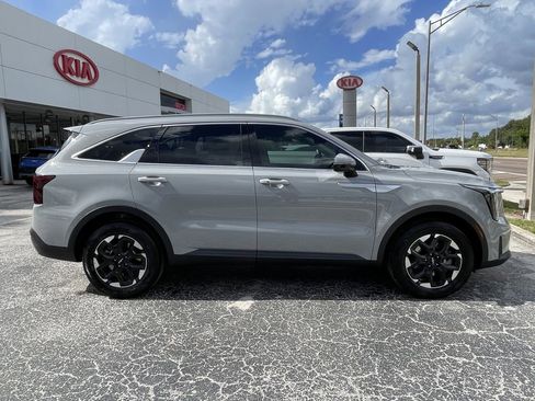 New 2026 Kia Sorento S image 4
