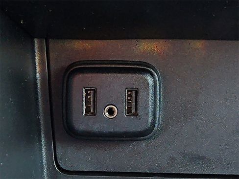 Used 2022 Chevrolet Colorado LT w/ LT Convenience Package image 17