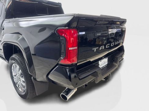 Used 2025 Toyota Tacoma Limited AWD/4WD image 19