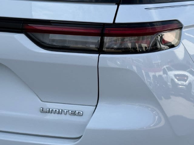 Used 2024 Jeep Grand Cherokee Limited AWD/4WD image 7