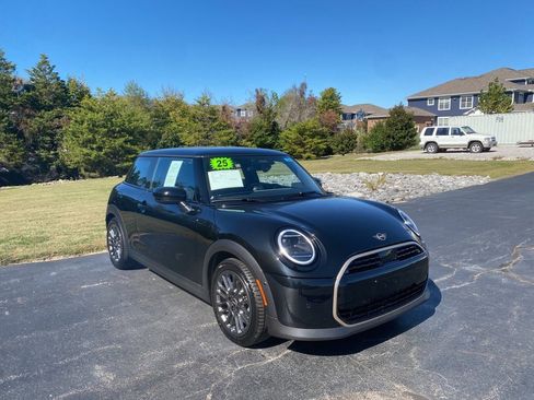 Used 2025 MINI Cooper 2-Door Hardtop image 7