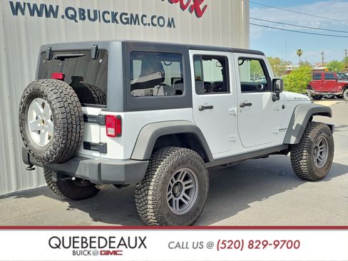 Used 2016 Jeep Wrangler Unlimited Rubicon w/ Connectivity Group AWD/4WD image 7