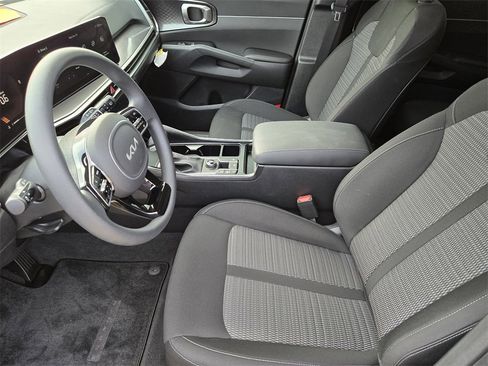 New 2025 Kia Sorento LX image 10