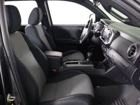 Used 2020 Toyota Tacoma TRD Sport AWD/4WD image 18