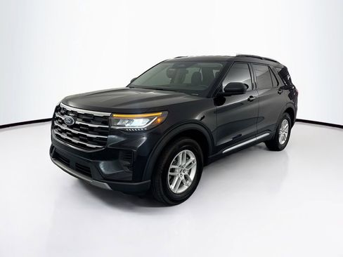 Used 2025 Ford Explorer Active AWD/4WD image 1