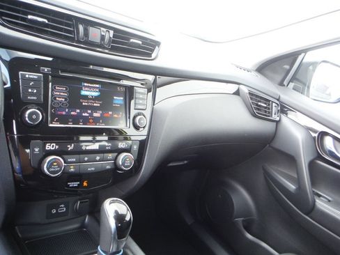 Used 2021 Nissan Rogue Sport SV AWD/4WD image 21