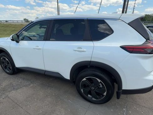 Used 2026 Nissan Rogue SV AWD/4WD image 4
