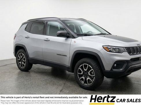 Used 2025 Jeep Compass Trailhawk AWD/4WD image 1