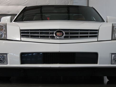 Used 2008 Cadillac XLR RWD image 32