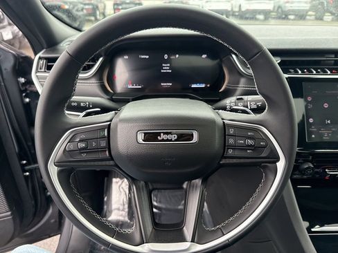 New 2025 Jeep Grand Cherokee 4WD image 9
