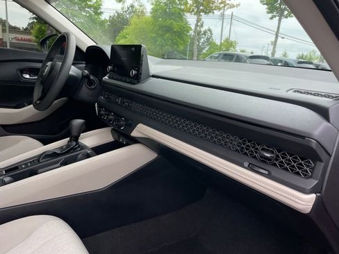 Certified 2025 Honda Accord LX image 32