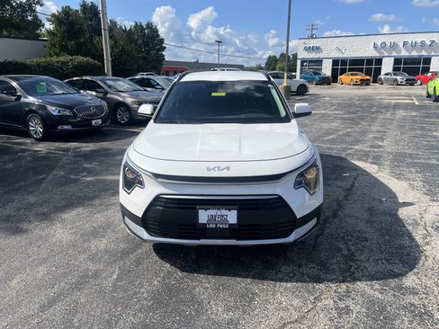 Used 2024 Kia Niro EX FWD image 4