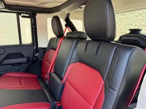 Used 2023 Jeep Wrangler Unlimited Rubicon 4xe AWD/4WD image 22