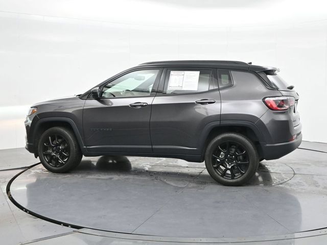 Used 2025 Jeep Compass Limited AWD/4WD image 2