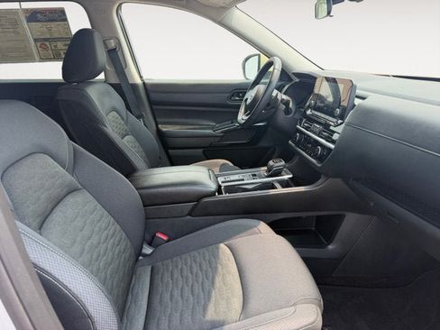 Used 2025 Nissan Pathfinder SV FWD image 15