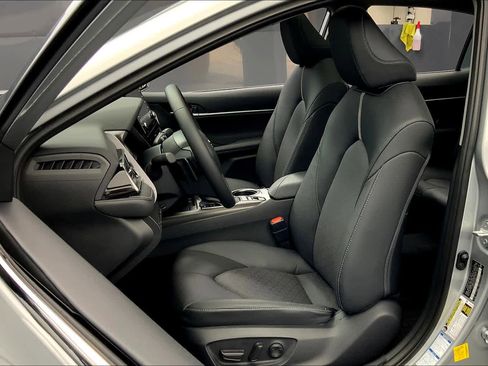 Used 2023 Toyota Camry XSE w/ Cold Weather Package image 8