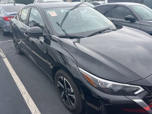 Used 2025 Nissan Sentra SV image 3