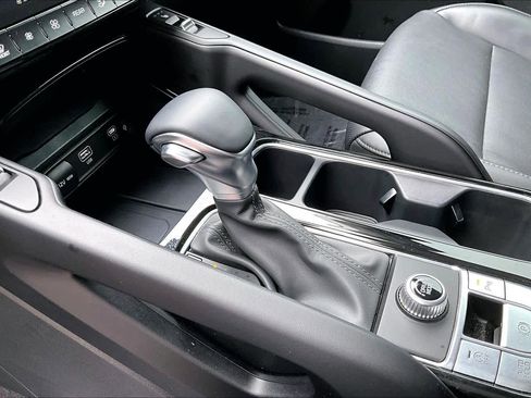 Used 2024 Kia Telluride S image 15