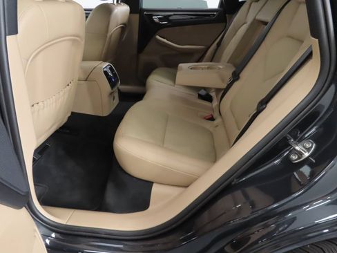 Certified 2024 Porsche Macan AWD/4WD image 42
