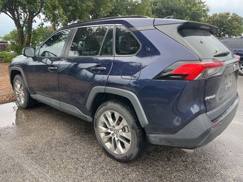 Used 2021 Toyota RAV4 XLE Premium FWD image 5