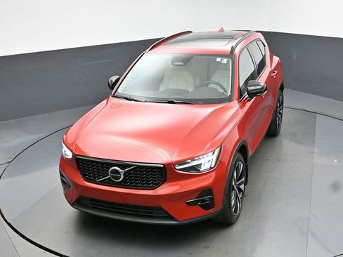 Used 2023 Volvo XC40 B5 Plus w/ Protection Package Premier image 36