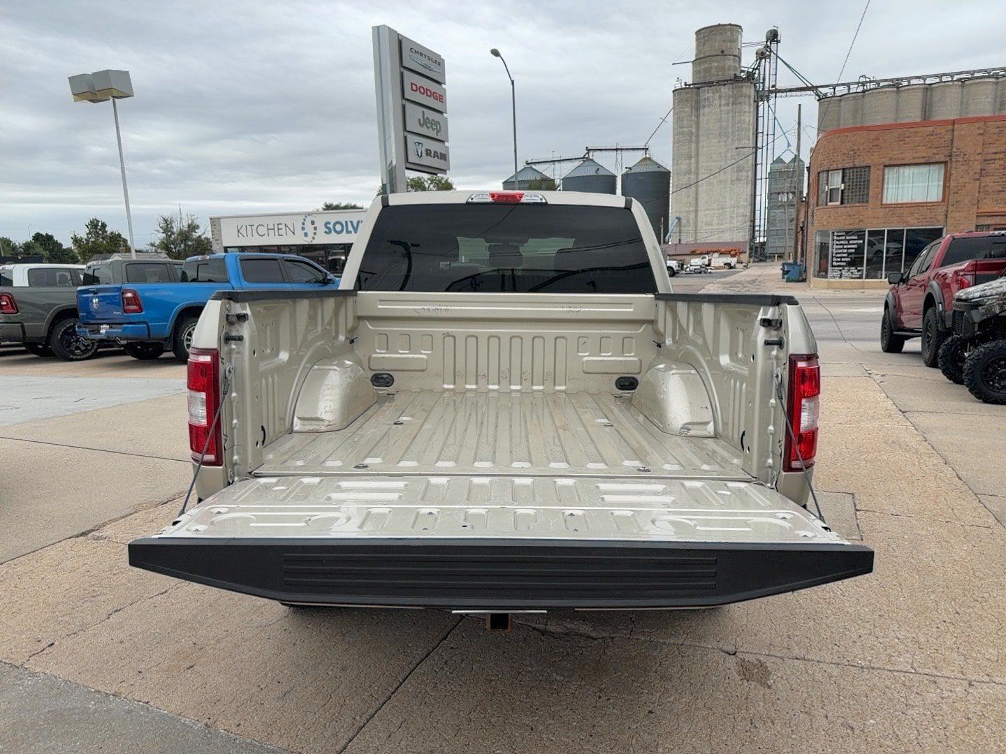 Used 2018 Ford F150 XLT w/ Equipment Group 302A Luxury AWD/4WD image 8