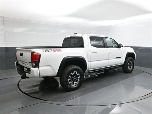 Used 2019 Toyota Tacoma TRD Off-Road image 11