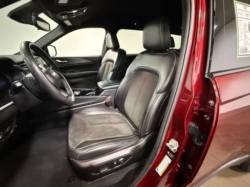 Used 2023 Jeep Grand Cherokee L Laredo AWD/4WD image 12