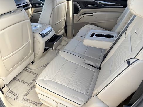Certified 2023 Cadillac Escalade ESV Premium Luxury image 17