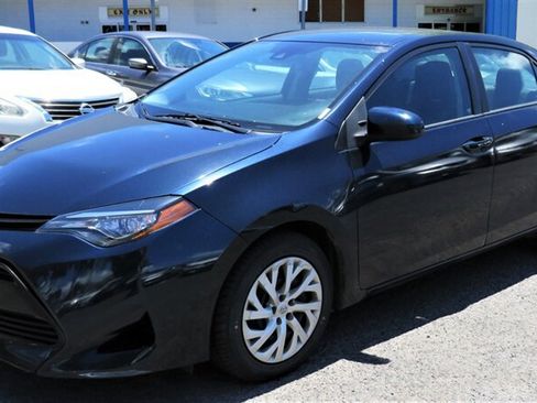 Used 2017 Toyota Corolla LE FWD image 1