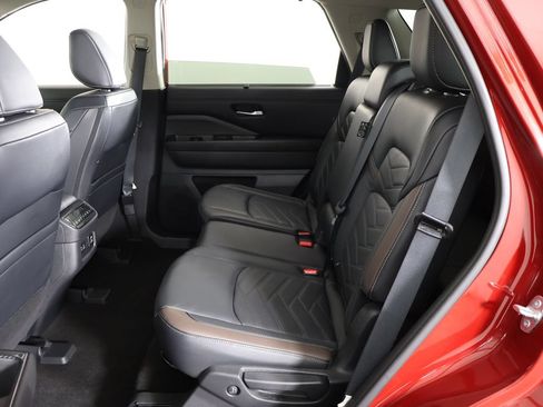 Used 2024 Nissan Pathfinder Platinum w/ Cargo Package AWD/4WD image 42