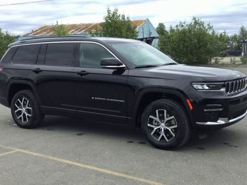 New 2025 Jeep Grand Cherokee L Limited w/ Luxury Tech Group II image 2