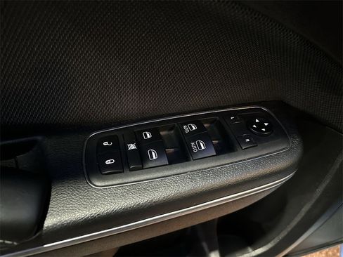 Used 2018 Dodge Charger SXT image 13