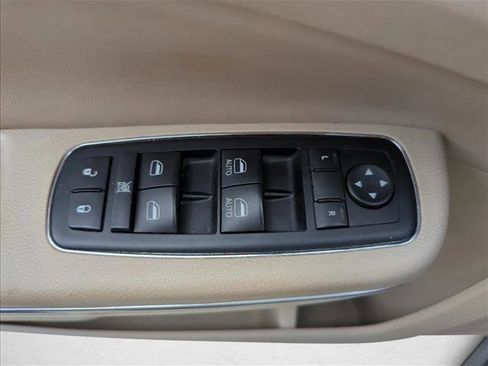 Used 2011 Chrysler 300 Limited image 28