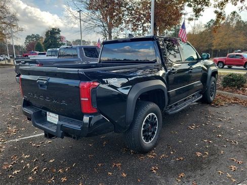 Used 2024 Toyota Tacoma TRD Off-Road image 4