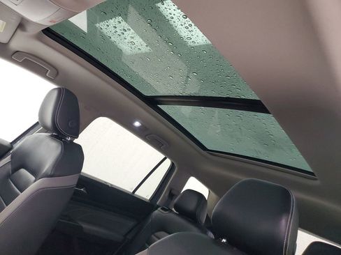 Used 2021 Volkswagen Atlas SEL Premium image 24