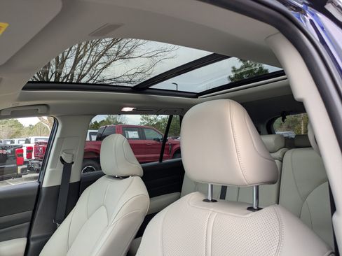 Used 2025 Toyota Grand Highlander AWD Hybrid image 26