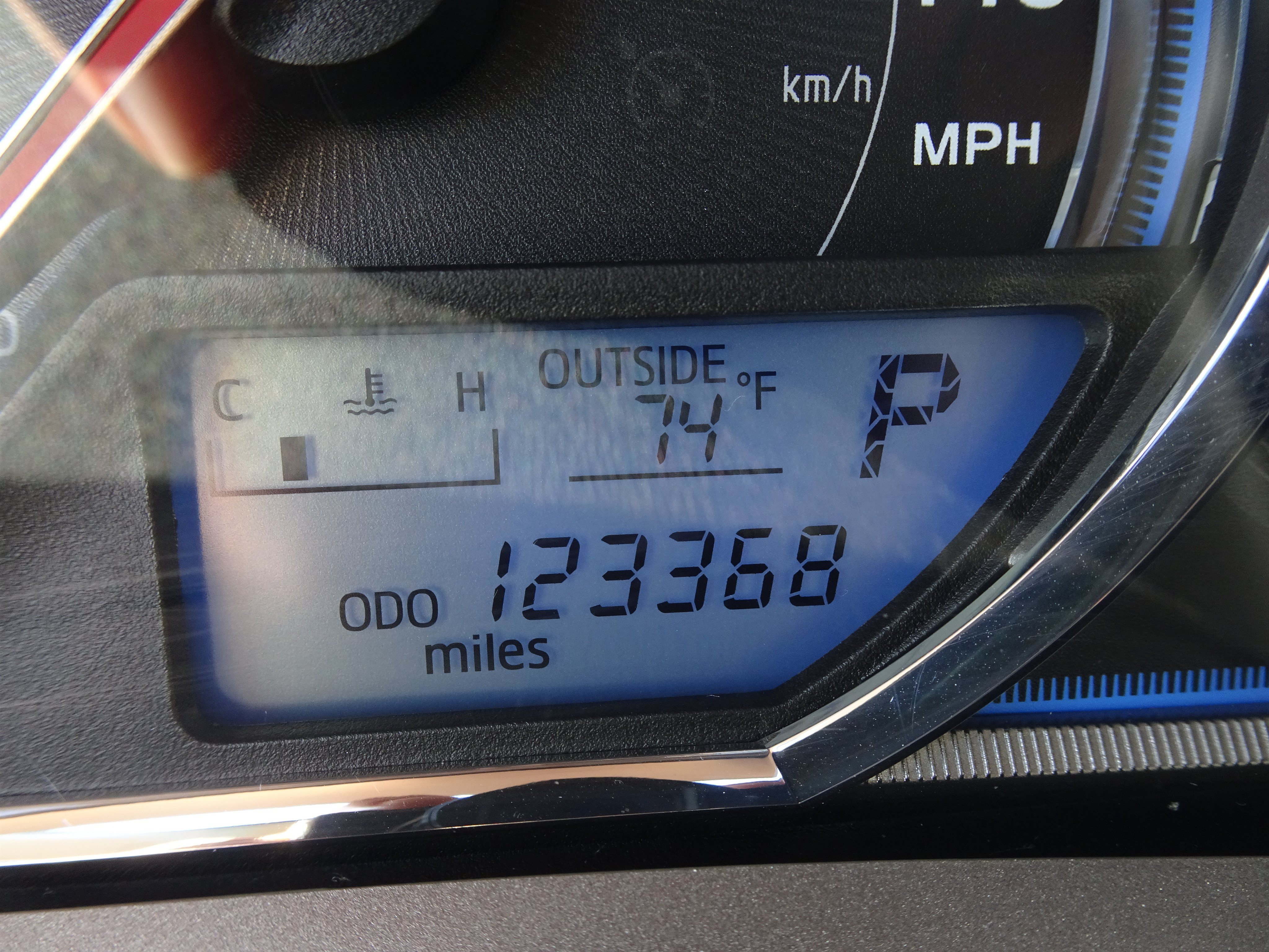 Used 2014 Toyota RAV4 Limited w/ Technology Package AWD/4WD image 23