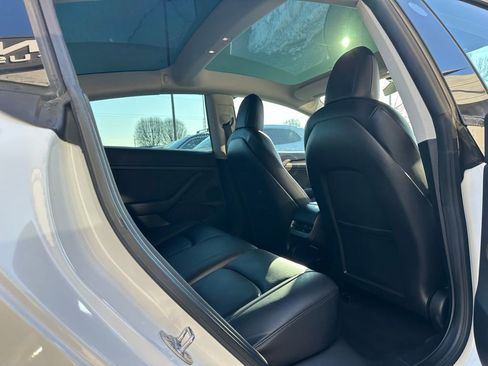 Used 2022 Tesla Model 3 Performance image 27