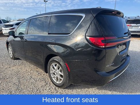 Used 2023 Chrysler Pacifica Touring-L image 4