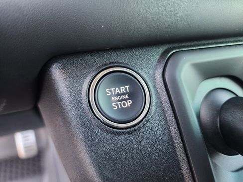 Used 2024 Land Rover Defender 130 X image 33