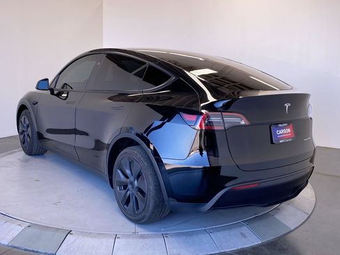 Used 2024 Tesla Model Y Long Range AWD/4WD image 3