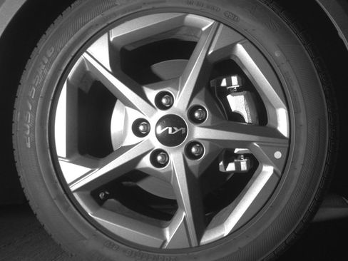 Used 2025 Kia K4 LXS image 13