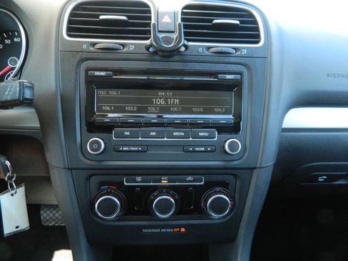 Used 2013 Volkswagen Golf 4-Door FWD image 18