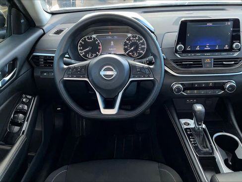 Certified 2023 Nissan Altima 2.5 SV image 5